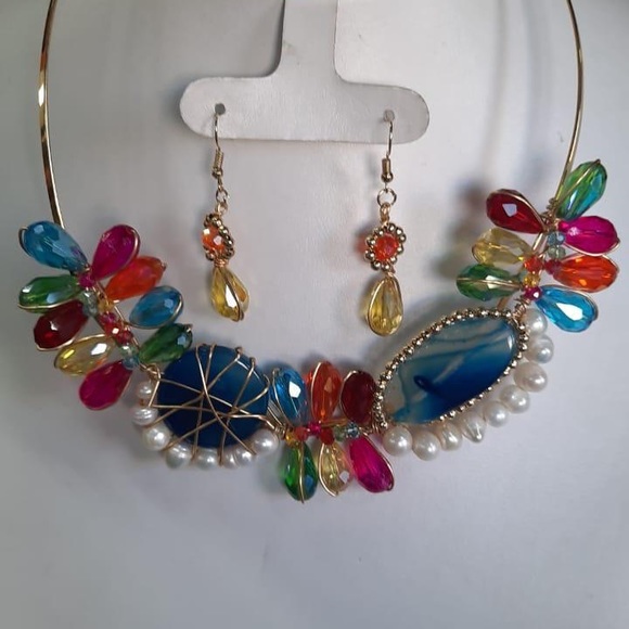 Collares - Picture 5 of 11